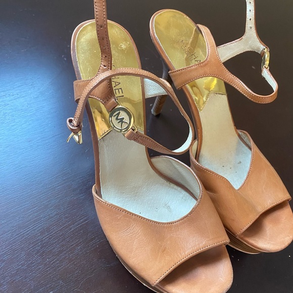 Michael kors heals. - Picture 3 of 3